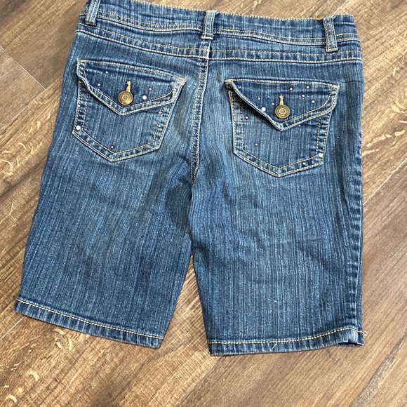 Revolt Girls Jean Short - Picture 5 of 6